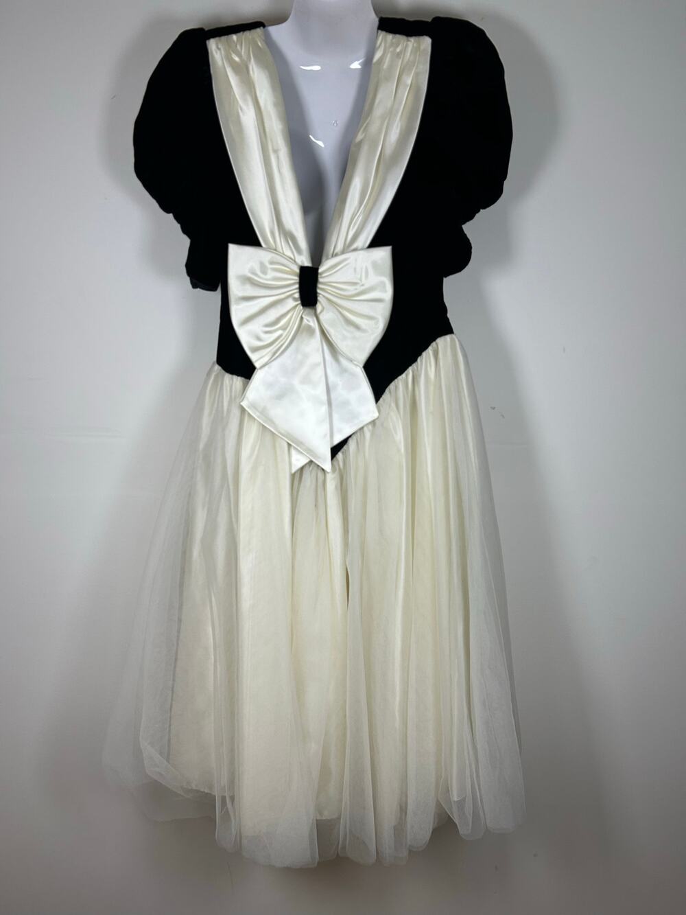 VNTG  dress puffy sleeves, formal, hoco, prom costume Halloween Union made USA L